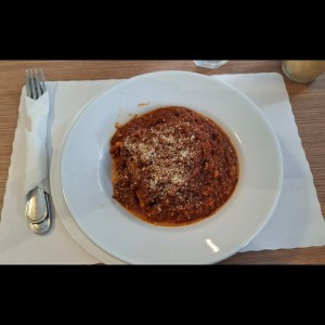 LASAGNA DE CARNE BOLOGNESA