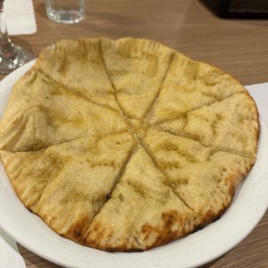 PAN PITA CON AJO - GARLIC BREA