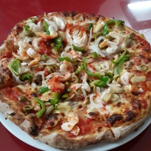 pizza vegetales con camarones