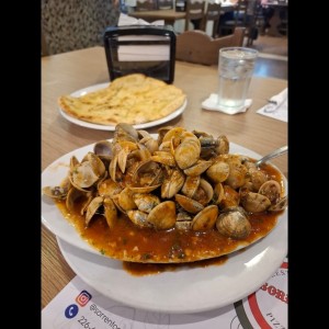ALMEJAS EN CONCHA GENOVESA O NAPOLITANA CLAMS IN SHELL