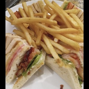EMPAREDADOS - Club Sandwich
