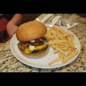 EMPAREDADOS - Las Hadas Cheeseburger