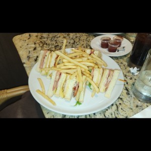 EMPAREDADOS - Club Sandwich