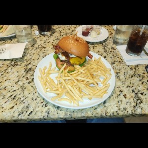EMPAREDADOS - Las Hadas Cheeseburger