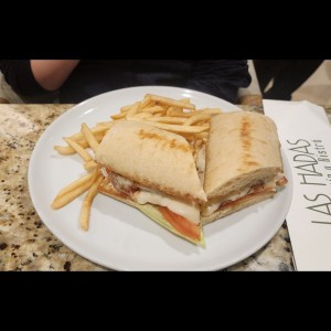 EMPAREDADOS - Panini de Pollo