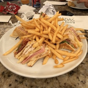 EMPAREDADOS - Club Sandwich