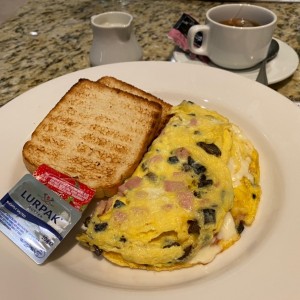 Omelette con tostadas