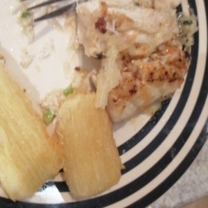 Corvina a la plancha con yuca frita