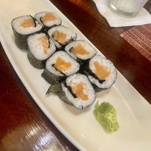 Sakemaki o rollo de salmon