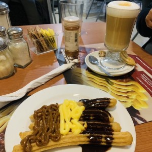 Churros y Capuchino