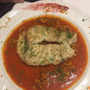 Mero en salsa roja