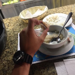 El sancocho estuvo genial, pero pedir el arroz para coner con la sopa cuesta $2.75 , eso no es normal .
