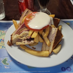 Emparedados /Sandwiches - Club Sandwich