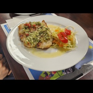 Filete de corvina al ajillo