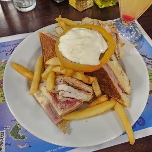 Emparedados /Sandwiches - Club Sandwich