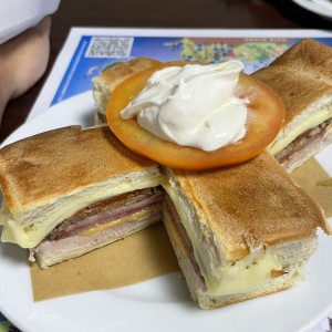 Emparedados /Sandwiches - Club Sandwich