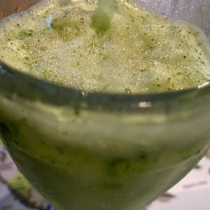 limonada con hierba buena