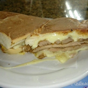 Mozarrela steak sandwich
