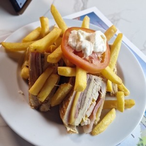 Emparedados /Sandwiches - Club Sandwich