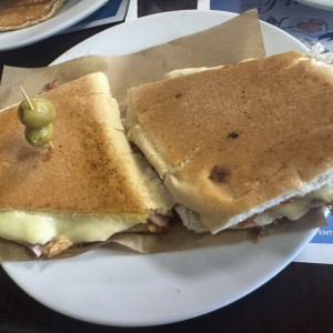 Emparedados /Sandwiches - Cubano