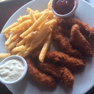 Deditos de Pollo con Papas Fritas