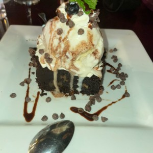 Brownie con helado