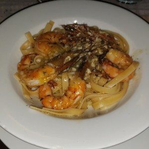 Pasta fetuchini con langostinos