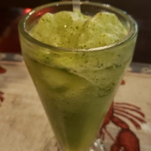 limonada con hierba buena