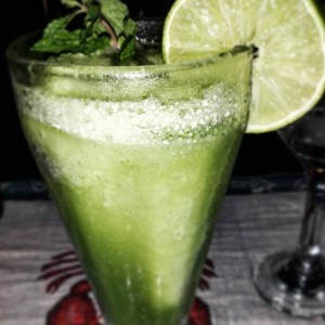 limonada con hierba buena.