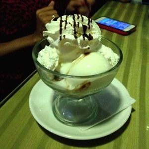 Brownie con helado
