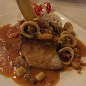 Corvina en salsa marinera