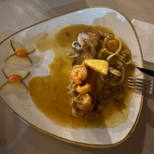 ILETE DE CORVINA EN SALSA MARINERA