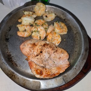 Pollo y langostinos