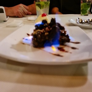 brownie flameado con helado