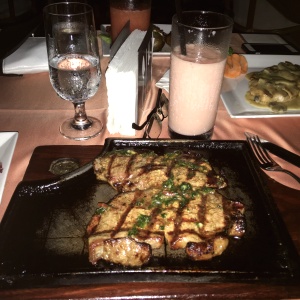 Carne a la Placha con batido de Papaya con leche