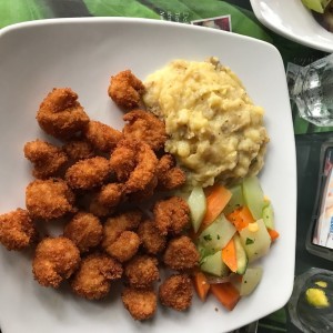 camarones apanados con majado de papas
