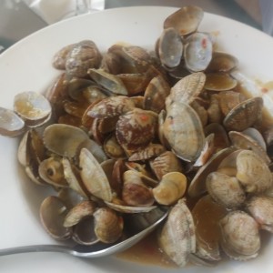 almejas al ajillo