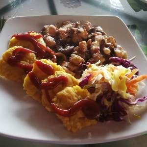 pulpo al ajillo con patacones