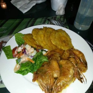 Langostinis con Patacones