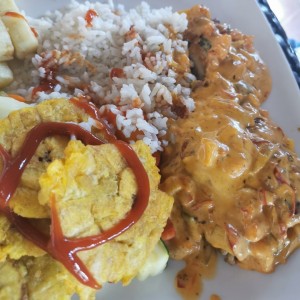 Filete de pescado en salsa de coco