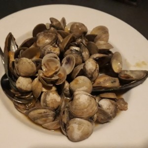 almejas al ajillo