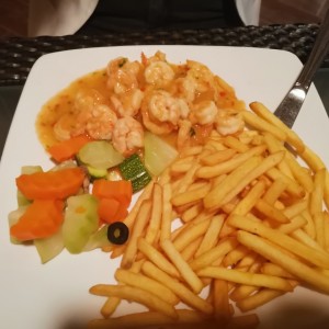 camarones al ajillo + papas fritas 