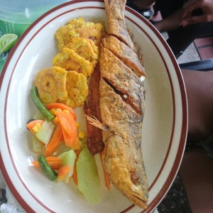 Corvina con patacones