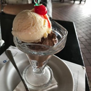 Helado vainilla y de chocolate