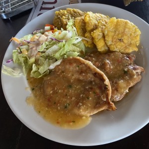 Pollo Deshuesado al Ajillo