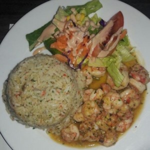 camarones al ajillo con arroz de la casa