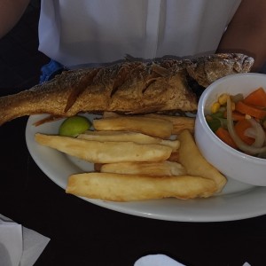 Corvina Entera Frita