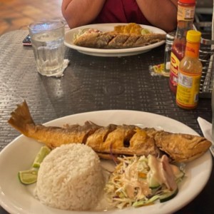 Corvina Entera Frita o en Salsa Criolla