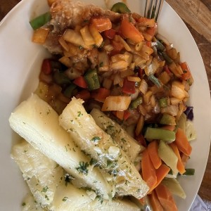 Corvina Entera Frita o en Salsa Criolla