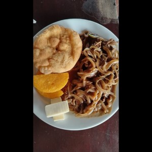 Combo # 1, Bistec encebollado